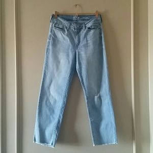 LEVI HIGH RISE JEANS